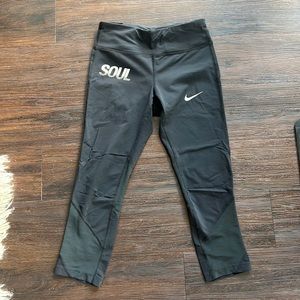 Nike soul cycle cropped leggings
